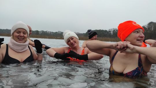 Zimna woda niestraszna Krasnostawskim Karpiom! [GALERIA ZDJĘĆ]