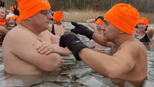 Zimna woda niestraszna Krasnostawskim Karpiom! [GALERIA ZDJĘĆ]