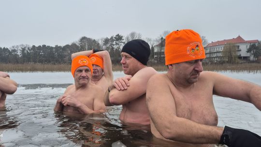 Zimna woda niestraszna Krasnostawskim Karpiom! [GALERIA ZDJĘĆ]