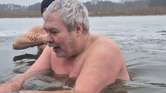 Zimna woda niestraszna Krasnostawskim Karpiom! [GALERIA ZDJĘĆ]