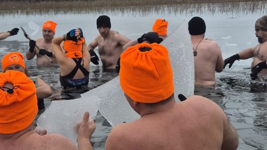 Zimna woda niestraszna Krasnostawskim Karpiom! [GALERIA ZDJĘĆ]