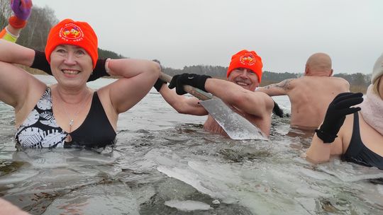 Zimna woda niestraszna Krasnostawskim Karpiom! [GALERIA ZDJĘĆ]