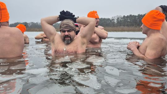 Zimna woda niestraszna Krasnostawskim Karpiom! [GALERIA ZDJĘĆ]