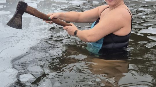 Zimna woda niestraszna Krasnostawskim Karpiom! [GALERIA ZDJĘĆ]