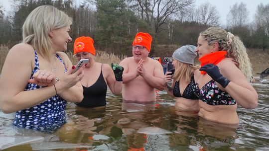 Zimna woda niestraszna Krasnostawskim Karpiom! [GALERIA ZDJĘĆ]