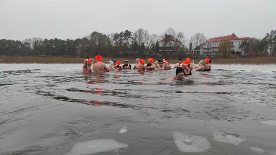 Zimna woda niestraszna Krasnostawskim Karpiom! [GALERIA ZDJĘĆ]