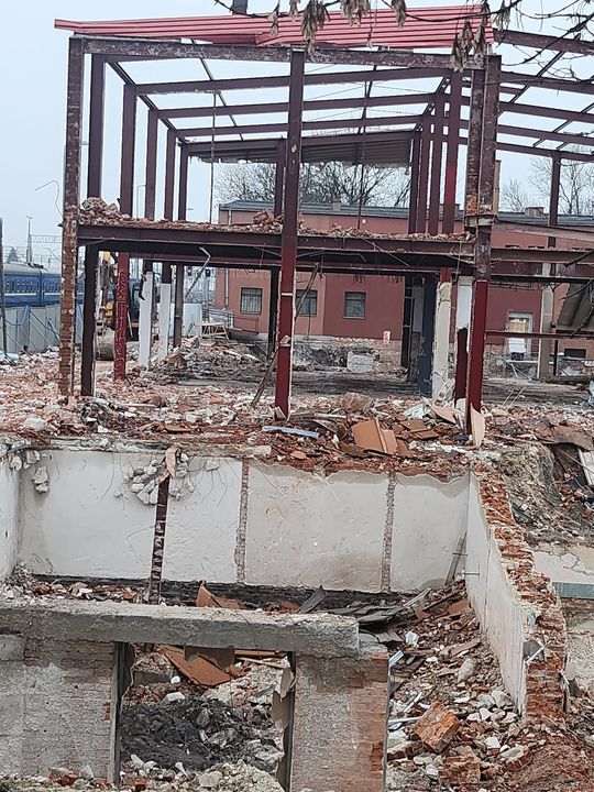 Chełm. Dworzec PKP niemal zrównany z ziemią. Powstanie nowy za prawie 26 mln zł [ZDJĘCIA]