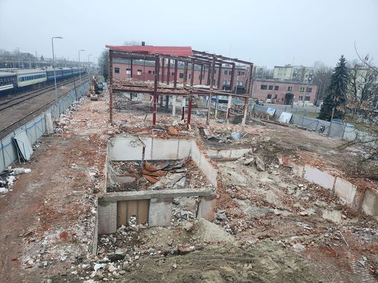 Chełm. Dworzec PKP niemal zrównany z ziemią. Powstanie nowy za prawie 26 mln zł [ZDJĘCIA]