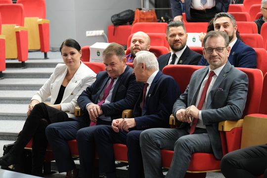 Chełm. Uroczysta sesja  rady miasta. 2025 - Rok Jubileuszowy ChKS Chełmianka Chełm [GALERIA ZDJĘĆ]