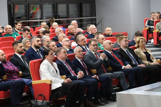 Chełm. Uroczysta sesja  rady miasta. 2025 - Rok Jubileuszowy ChKS Chełmianka Chełm [GALERIA ZDJĘĆ]