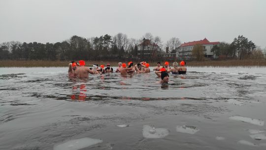 Zimna woda niestraszna Krasnostawskim Karpiom! [GALERIA ZDJĘĆ]