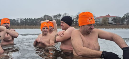 Zimna woda niestraszna Krasnostawskim Karpiom! [GALERIA ZDJĘĆ]