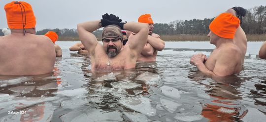 Zimna woda niestraszna Krasnostawskim Karpiom! [GALERIA ZDJĘĆ]