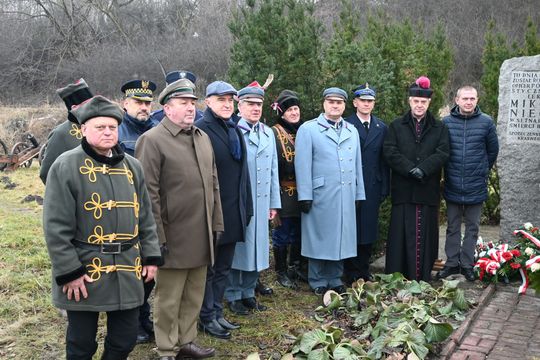 Pow. krasnostawski. Upamiętnili 162 rocznicę Powstania Styczniowego Pow. krasnostawski. Upamiętnili 162 rocznicę Powstania Styczniowego