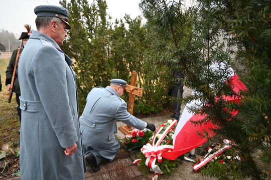 Pow. krasnostawski. Upamiętnili 162 rocznicę Powstania Styczniowego Pow. krasnostawski. Upamiętnili 162 rocznicę Powstania Styczniowego