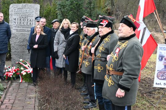 Pow. krasnostawski. Upamiętnili 162 rocznicę Powstania Styczniowego Pow. krasnostawski. Upamiętnili 162 rocznicę Powstania Styczniowego