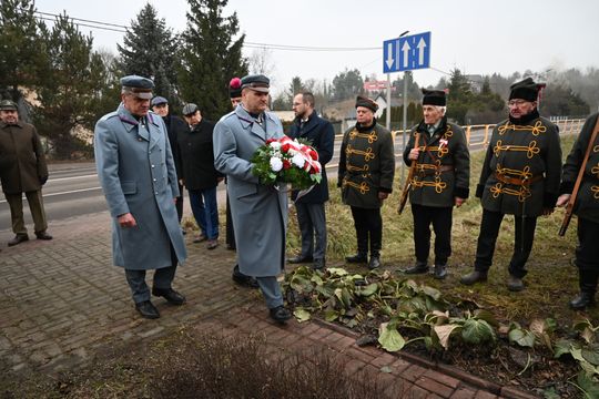 Pow. krasnostawski. Upamiętnili 162 rocznicę Powstania Styczniowego Pow. krasnostawski. Upamiętnili 162 rocznicę Powstania Styczniowego