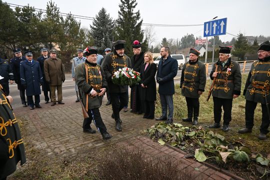 Pow. krasnostawski. Upamiętnili 162 rocznicę Powstania Styczniowego Pow. krasnostawski. Upamiętnili 162 rocznicę Powstania Styczniowego
