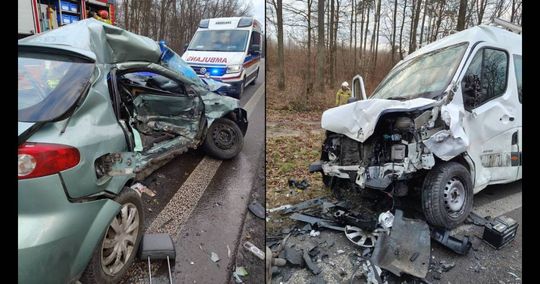 Łopiennik Nadrzeczny. Zderzenie busa z osobówką. 5 osób zabrano do szpitala. Ruch zablokowany [GALERIA ZDJĘĆ]