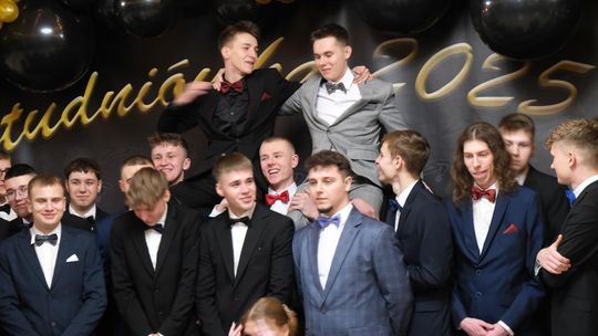 Studniówka 2025 - Zespół Szkół Technicznych w Chełmie cz. I [GALERIA ZDJĘĆ]