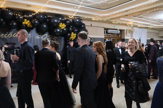 Studniówka 2025 - Zespół Szkół Technicznych w Chełmie cz. I [GALERIA ZDJĘĆ]