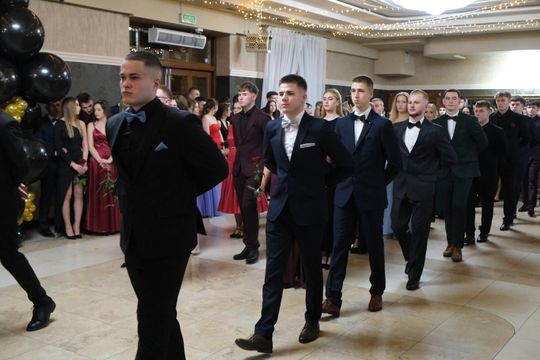 Studniówka 2025 - Zespół Szkół Technicznych w Chełmie cz. II [GALERIA ZDJĘĆ]