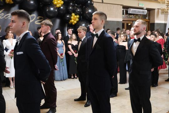 Studniówka 2025 - Zespół Szkół Technicznych w Chełmie cz. II [GALERIA ZDJĘĆ]