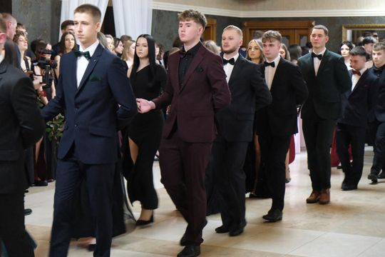 Studniówka 2025 - Zespół Szkół Technicznych w Chełmie cz. II [GALERIA ZDJĘĆ]