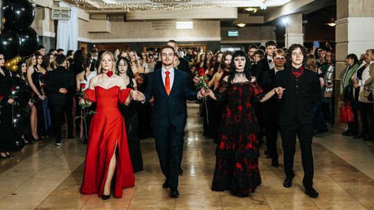 Studniówka 2025 - Zespół Szkół Technicznych w Chełmie cz. III [GALERIA ZDJĘĆ]