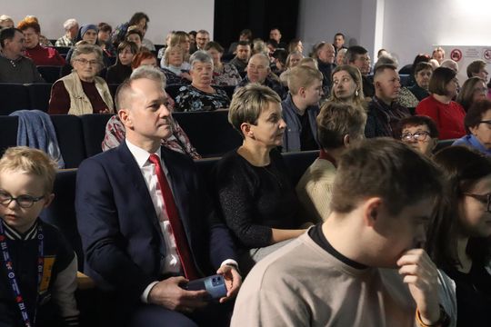 Gm. Ruda-Huta. Wyjątkowy Koncert Kolęd i Pastorałek w Hucie Kultury [GALERIA ZDJĘĆ]