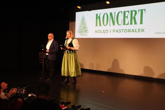 Gm. Ruda-Huta. Wyjątkowy Koncert Kolęd i Pastorałek w Hucie Kultury [GALERIA ZDJĘĆ]