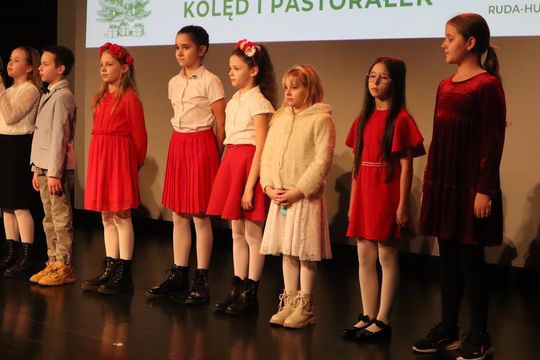 Gm. Ruda-Huta. Wyjątkowy Koncert Kolęd i Pastorałek w Hucie Kultury [GALERIA ZDJĘĆ]