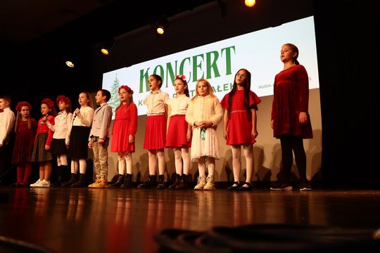Gm. Ruda-Huta. Wyjątkowy Koncert Kolęd i Pastorałek w Hucie Kultury [GALERIA ZDJĘĆ]
