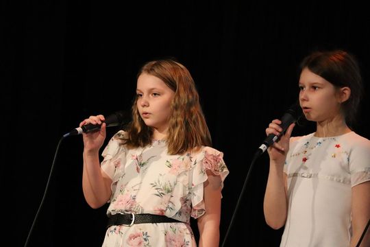 Gm. Ruda-Huta. Wyjątkowy Koncert Kolęd i Pastorałek w Hucie Kultury [GALERIA ZDJĘĆ]