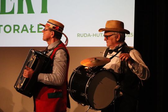 Gm. Ruda-Huta. Wyjątkowy Koncert Kolęd i Pastorałek w Hucie Kultury [GALERIA ZDJĘĆ]