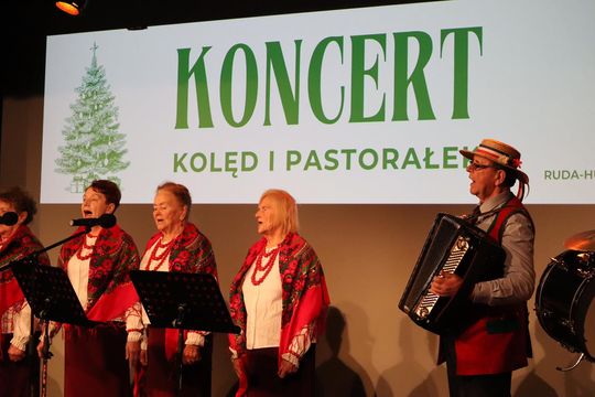 Gm. Ruda-Huta. Wyjątkowy Koncert Kolęd i Pastorałek w Hucie Kultury [GALERIA ZDJĘĆ]