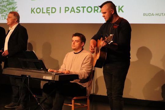 Gm. Ruda-Huta. Wyjątkowy Koncert Kolęd i Pastorałek w Hucie Kultury [GALERIA ZDJĘĆ]