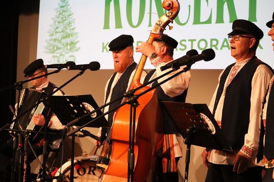 Gm. Ruda-Huta. Wyjątkowy Koncert Kolęd i Pastorałek w Hucie Kultury [GALERIA ZDJĘĆ]