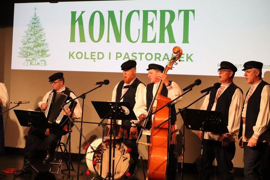 Gm. Ruda-Huta. Wyjątkowy Koncert Kolęd i Pastorałek w Hucie Kultury [GALERIA ZDJĘĆ]