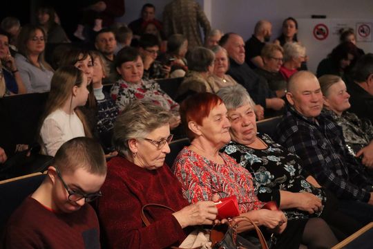 Gm. Ruda-Huta. Wyjątkowy Koncert Kolęd i Pastorałek w Hucie Kultury [GALERIA ZDJĘĆ]