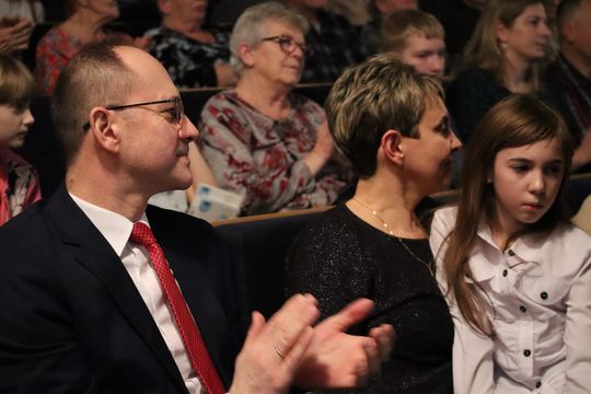 Gm. Ruda-Huta. Wyjątkowy Koncert Kolęd i Pastorałek w Hucie Kultury [GALERIA ZDJĘĆ]