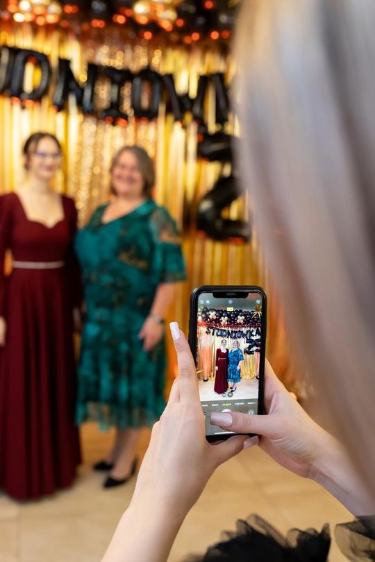 Studniówka w ZSZ Nr 1 i II LO we Włodawie. Tak się bawili maturzyści w Modrzaku [GALERIA ZDJĘĆ]