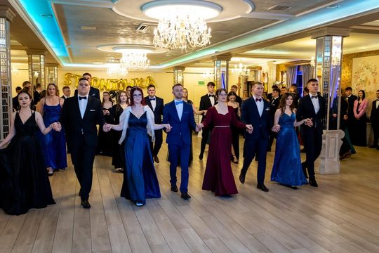 Studniówka w ZSZ Nr 1 i II LO we Włodawie. Tak się bawili maturzyści w Modrzaku [GALERIA ZDJĘĆ]