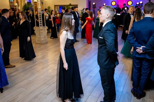 Studniówka w ZSZ Nr 1 i II LO we Włodawie. Tak się bawili maturzyści w Modrzaku [GALERIA ZDJĘĆ]