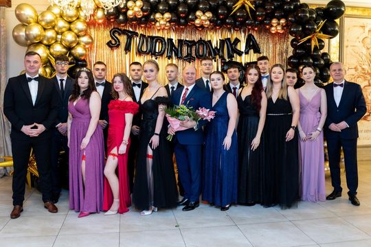 Studniówka w ZSZ Nr 1 i II LO we Włodawie. Tak się bawili maturzyści w Modrzaku [GALERIA ZDJĘĆ]