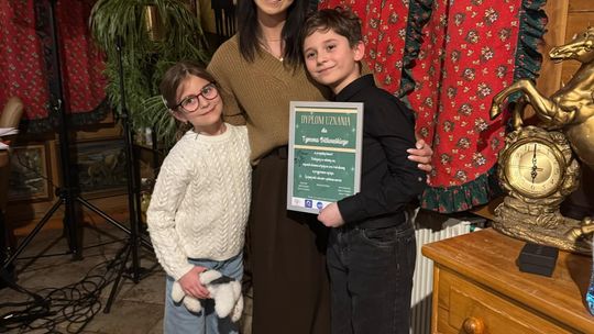 Koncert Tymona Bitkowskiego. Wiejski Salon Poezji pękał w szwach [GALERIA ZDJĘĆ]