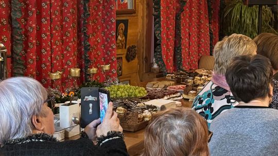 Koncert Tymona Bitkowskiego. Wiejski Salon Poezji pękał w szwach [GALERIA ZDJĘĆ]