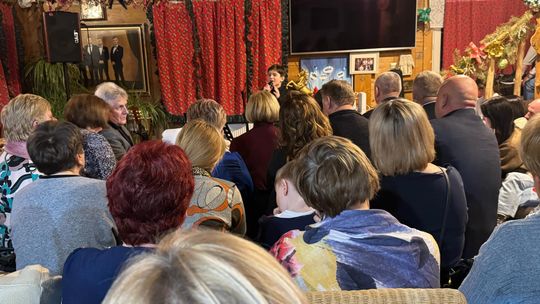 Koncert Tymona Bitkowskiego. Wiejski Salon Poezji pękał w szwach [GALERIA ZDJĘĆ]