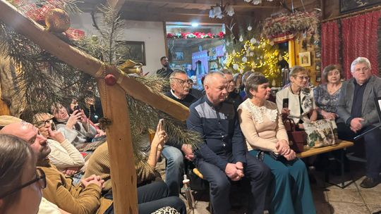 Koncert Tymona Bitkowskiego. Wiejski Salon Poezji pękał w szwach [GALERIA ZDJĘĆ]