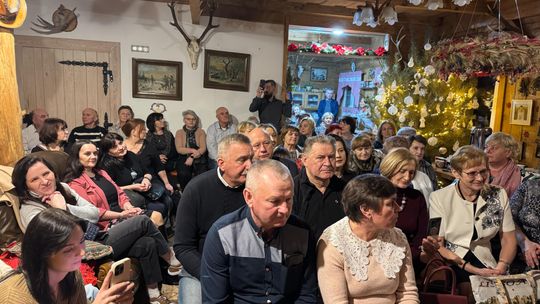 Koncert Tymona Bitkowskiego. Wiejski Salon Poezji pękał w szwach [GALERIA ZDJĘĆ]